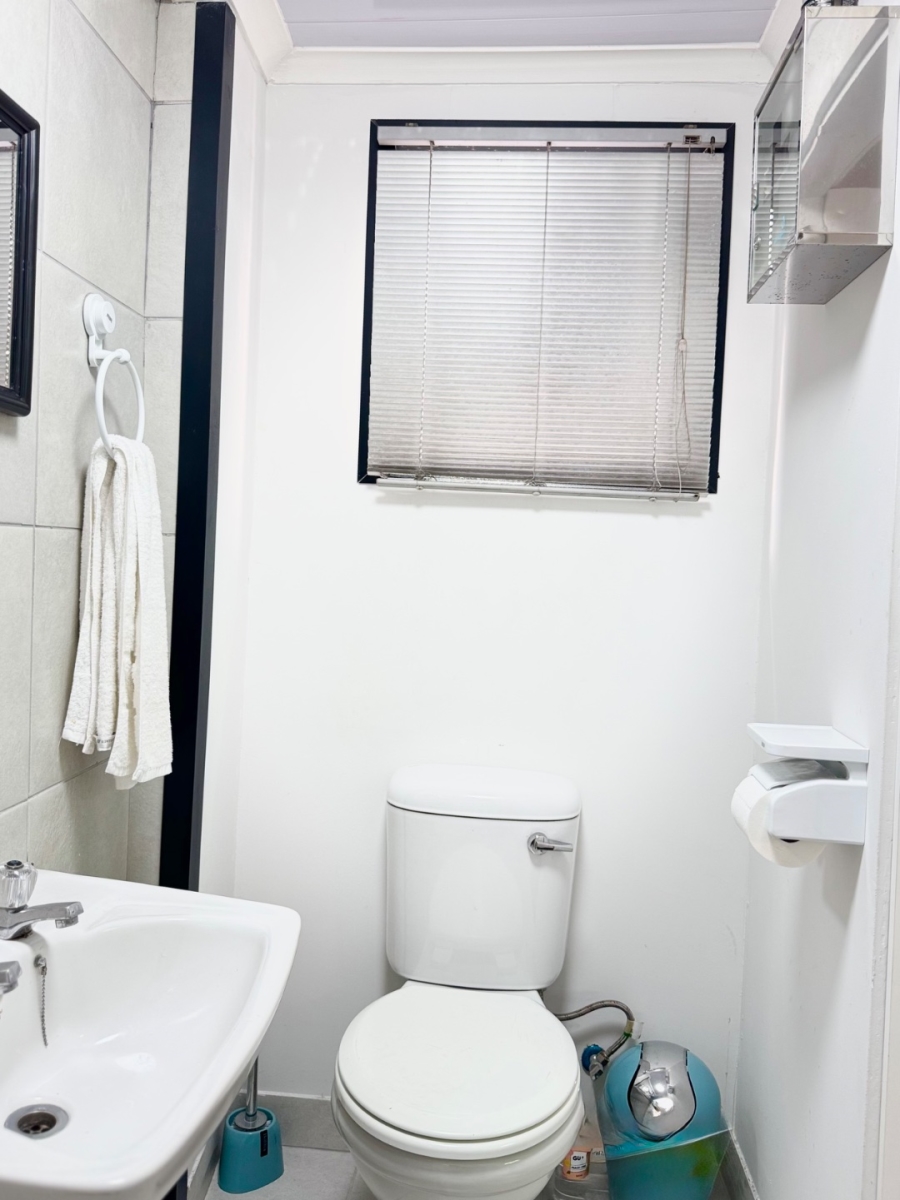  Bedroom Property for Sale in Lentegeur Western Cape
